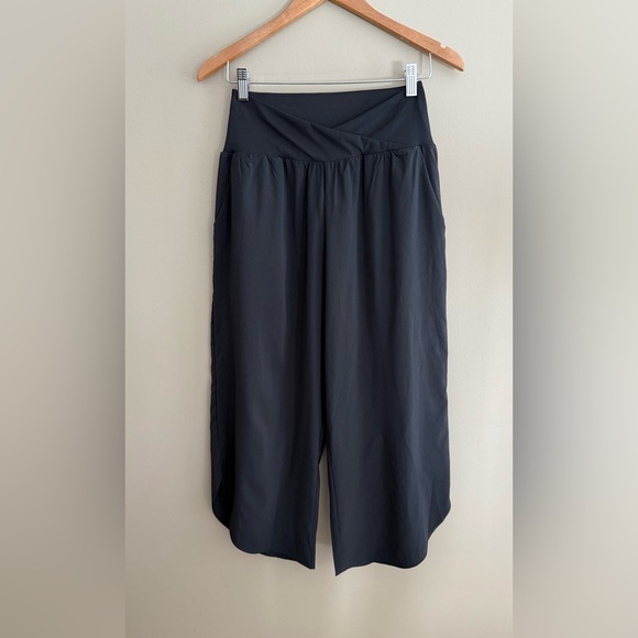 HALARA Black Cropped Pants with an Asymmetrical Bottom and Crisscross Front - Picture 9 of 17